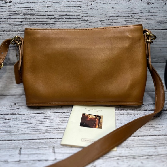 Coach Vintage #9802 Rare Equestrian Bag Tan and Brass Hardware - Picture 2 of 6